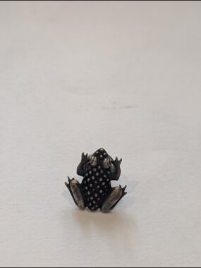 Jj Jonette Frog Brooch Pin in Aged Silver